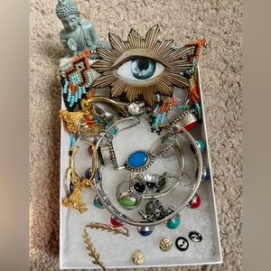 Jewelry mix 😍😍😍 jewelry bundles.Gold silver Tantanian silver plated.